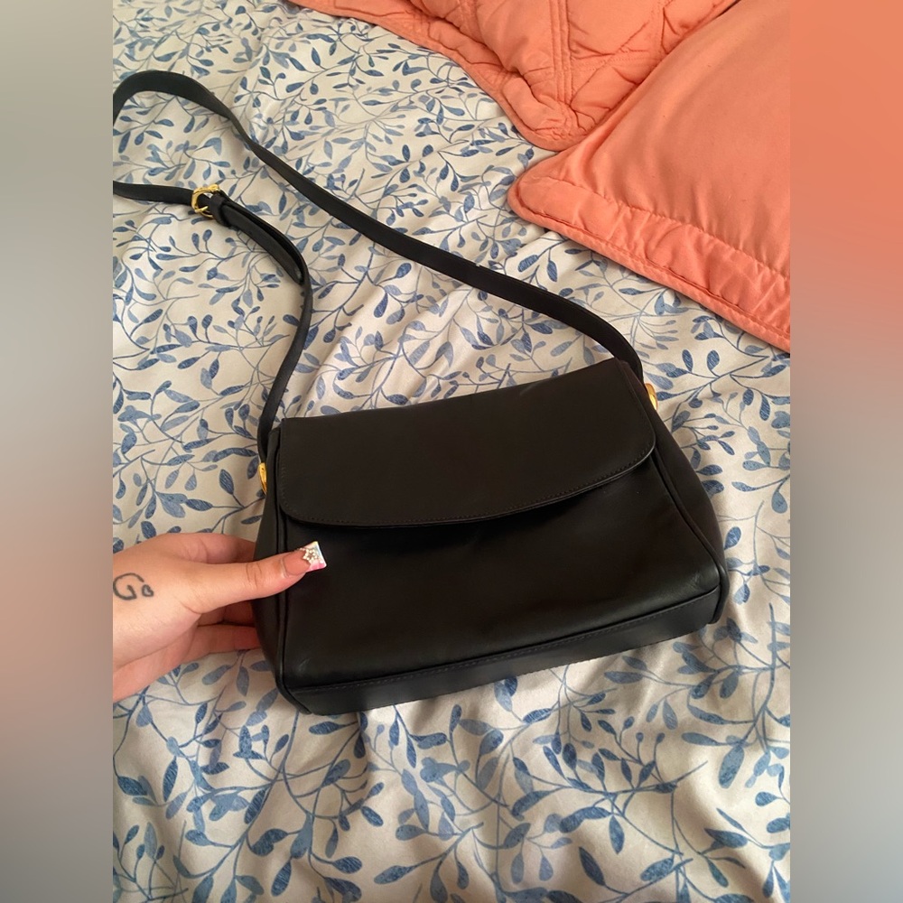 Tolbots Black Leather Crossbody Bag - Sleek Everyday Shoulder Bag